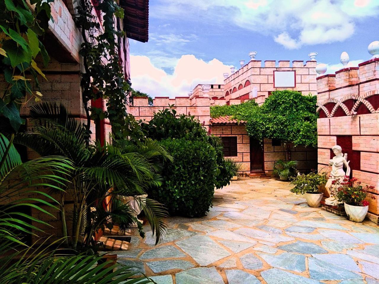 Pousada Al Castello Di Giulietta E Romeo Pirenópolis Exterior foto